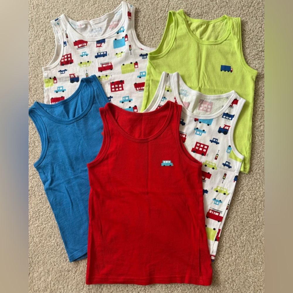 🚗🚙 NWOT Set of 5 sleeveless tops, 2-3T